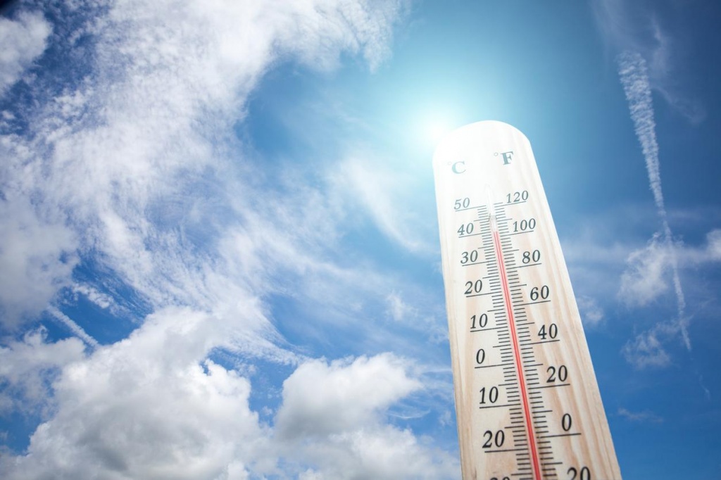 Thermometer-on-the-summer-heat-804323944_1258x8381.jpeg
